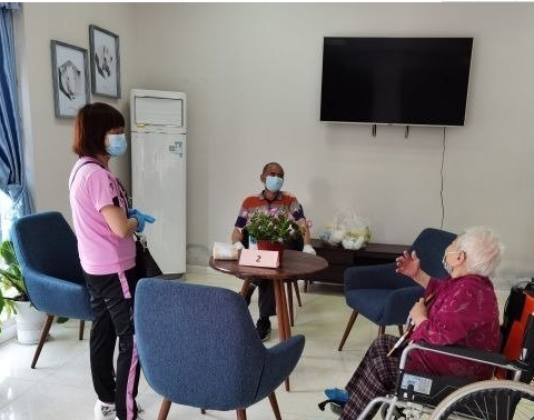 武汉养老机构服务“重启”：老人可预约入住养老院，家属探望已逐